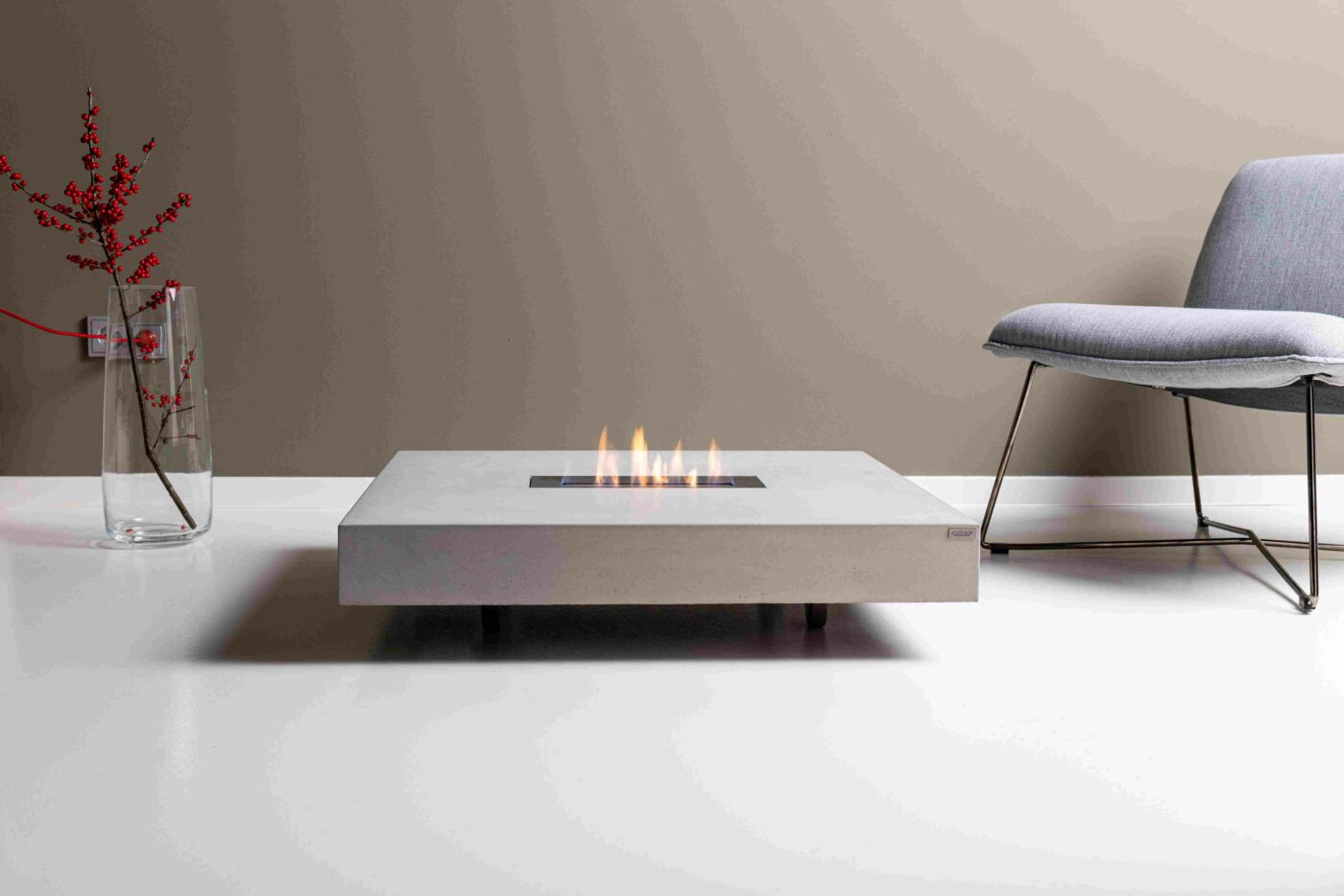 Gregor Uhlmann TABULA IGNIS Concrete lounge table with fireplace